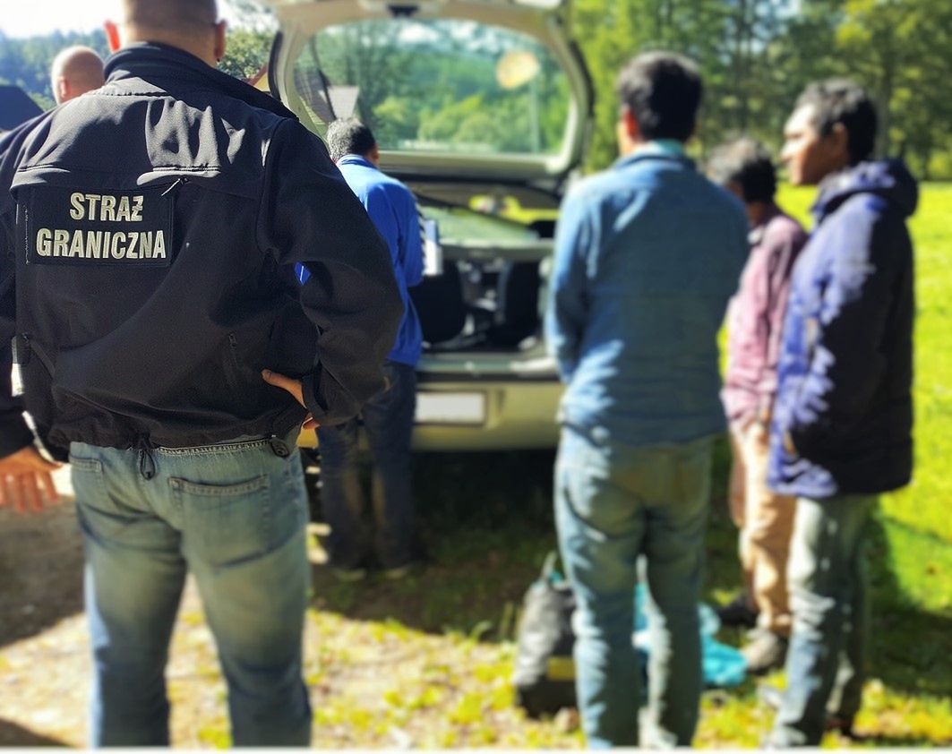 Grupa nielegalnych imigrantów zatrzymana w Bieszczadach. Udawali niepełnoletnich