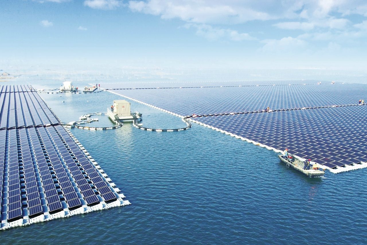 W Chinach ruszyła największa na świecie pływająca elektrownia słoneczna
