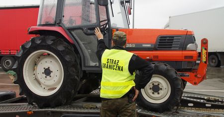 Wywoził z Polski traktor skradziony w Japonii
