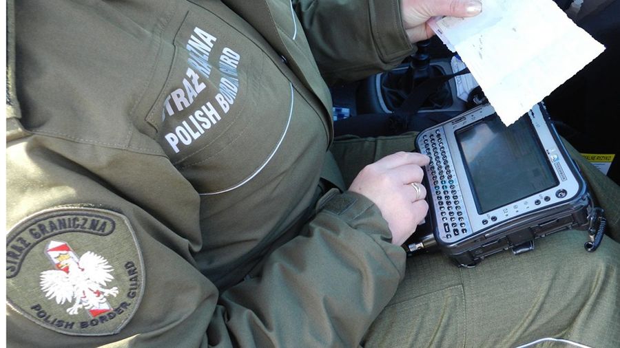 100 fałszywych dokumentów trafiło do rąk Bieszczadzkiej Straży Granicznej w tym roku                              