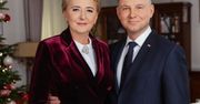 Andrzej Duda z małżonką w fikuśnych okularach składają Polakom noworoczne życzenia. Internauci kpią