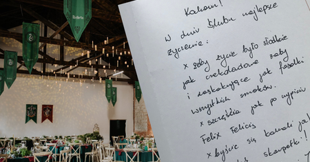 Goście już po wejściu zaczęli robić zdjęcia. Wesela z motywem Harry'ego Pottera cieszą się popularnością