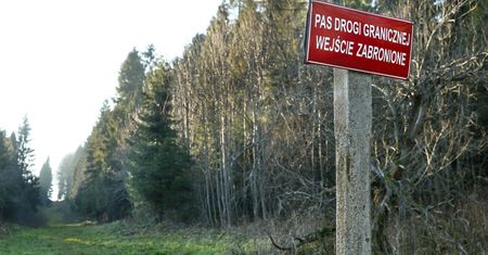 Turyści dostali po 500 zł mandatu. Bo nieświadomie przekroczyli granicę