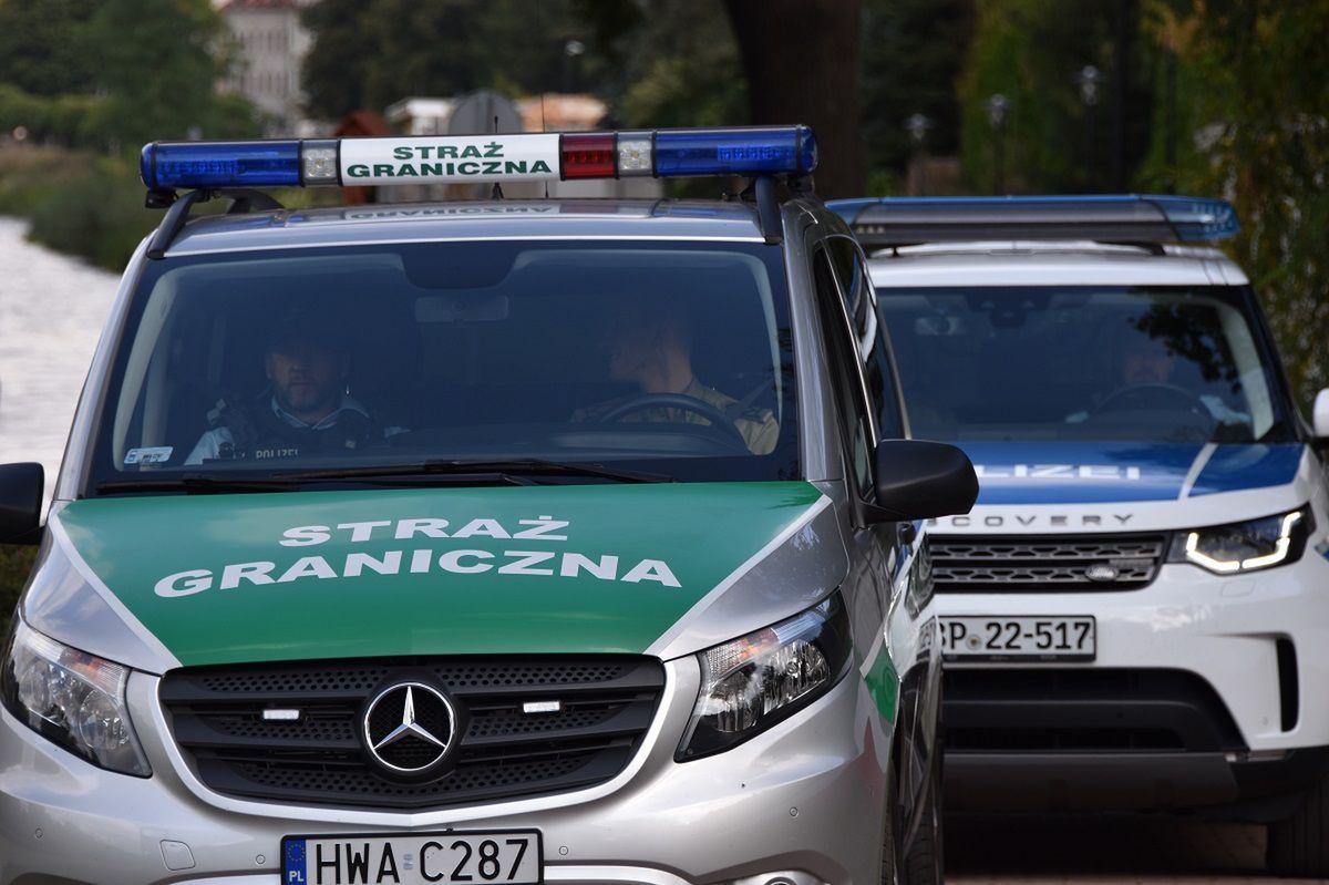 Niemiecki radiowóz przekroczył granicę i zostawił rodzinę imigrantów? Polskie służby domagają się wyjaśnień