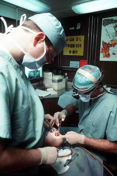 Zabieg chirurgii stomatologicznej 