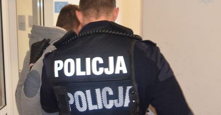 Napadli na sklep monopolowy i grozili obsłudze. Wszystko po to by wykraść... 32 piwa