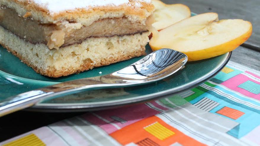 Najprostszy jabłecznik. Składniki znajdziesz w kuchni