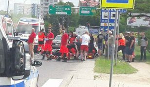 Ratownicy w trakcie parady najechali na wypadek. Przerwali strajk i od razu ruszyli z pomocą