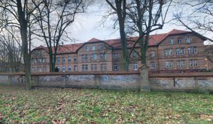 Pacjenci uciekli ze szpitala psychiatrycznego. Policja nadal poszukuje zbiega