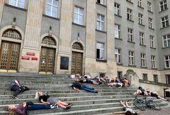 Wielkie Wymieranie w Katowicach. Protest przed urzędem wojewódzkim