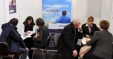 Długi Polaków. Wyższe zarobki mogą zachęcić do zadłużania się