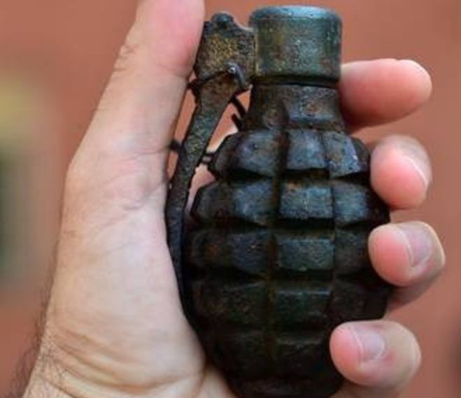 Chciał znaleźć klucze na plaży, a wyciągnął... granat