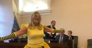 Nietypowy strój radnej na sesji rady miasta Poznań. Przebrała się za pszczołę