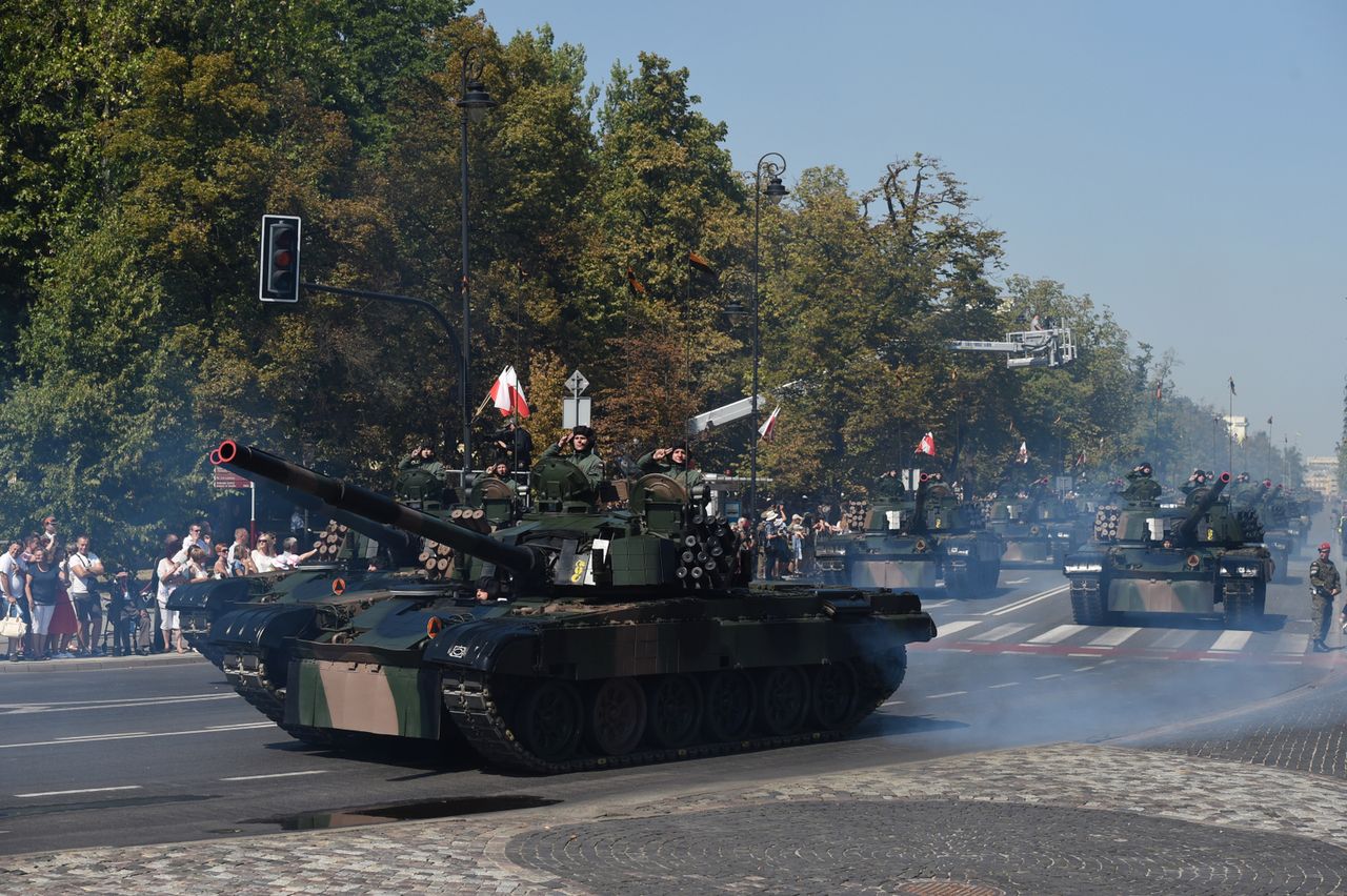 Utrudnienia w Warszawie. W weekend próba generalna defilady z okazji 3 maja. Sprawdź, których ulic unikać