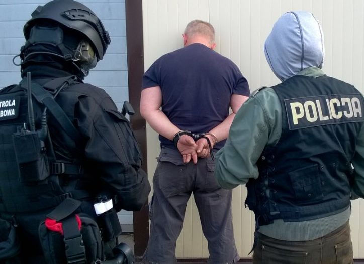 Policjanci zlikwidowali nielegalną fabrykę papierosów. To jedna z największych