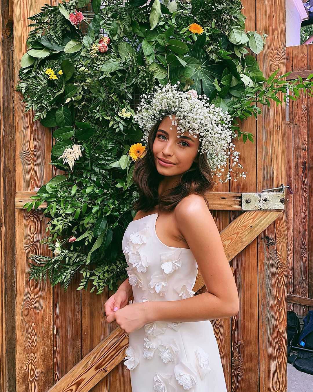 Julia Wieniawa w białej sukni