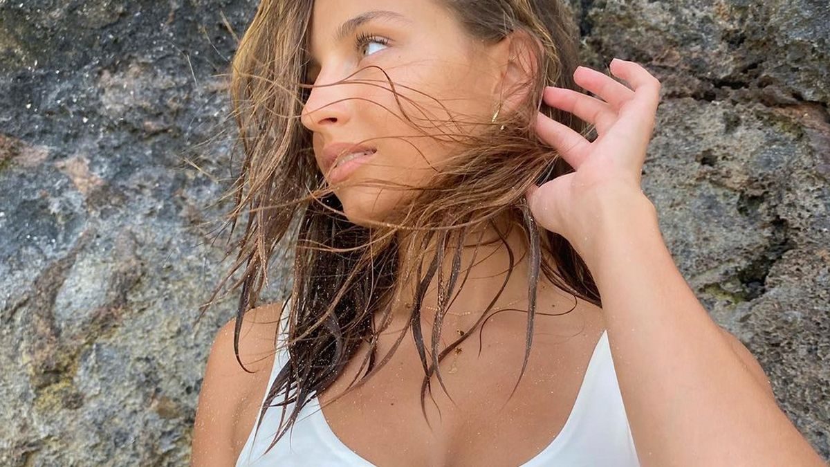 Julia Wieniawa kusi opalonym biustem na Instagramie. Jej strój pobudza wyobraźnię. Jest HOT