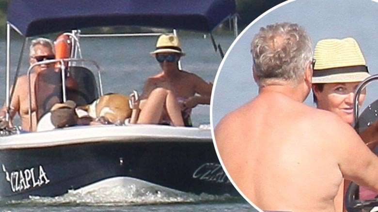 Ola Kwąsniewska, Jolanta Kwaśniewska i Aleksander Kwaśniewski z psem na Mazurach