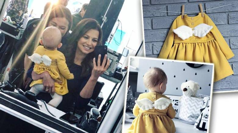 Klara Lewandowska w żółtej sukience ze skrzydełkami