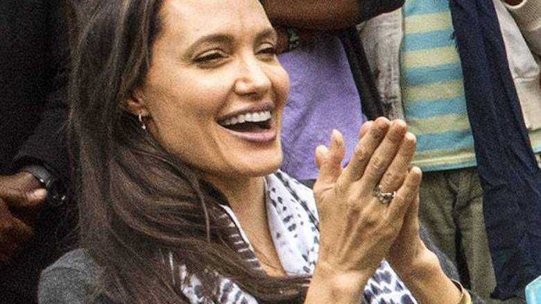 Angelina Jolie potrafi sterować samolotem