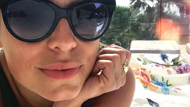 Opalona Anna Mucha na plaży