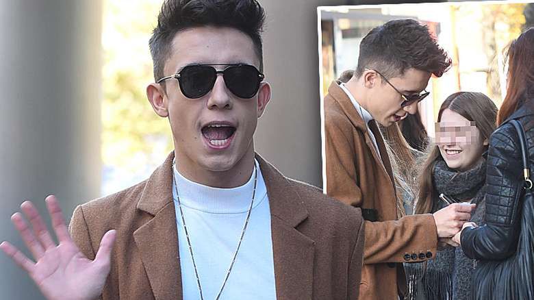 Dawid Kwiatkowski z fankami przed studiem "Dzień Dobry TVN"