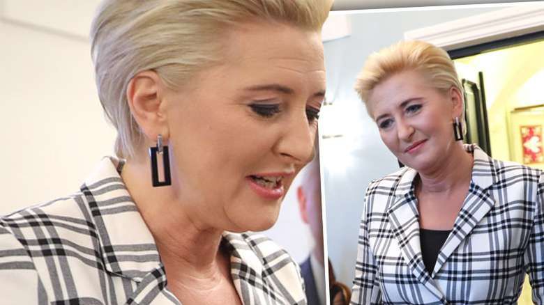 Agata Duda w marynarce w kratę na spotkaniu z dziećmi

Fot. Oficjalna strona Prezydenta Rzeczpospolitej Polskiej