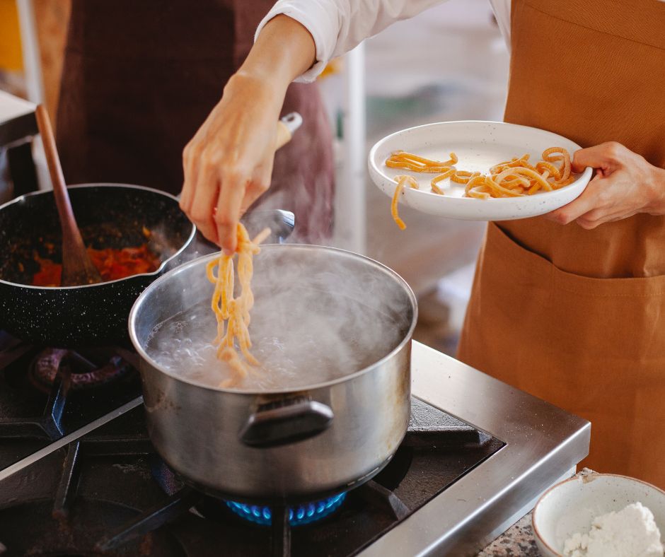 Przepis na kluski z makiem- Pyszności/ źródło: Canva