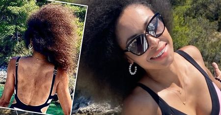 Zjawiskowo zgrabna Omenaa pręży się w odważnym bikini na niebiańskiej plaży! Wygląda jak miss