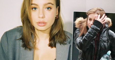 Oliwia Bieniuk w odważnej stylizacji na maturze z matematyki. Zgrabne nogi na pierwszym planie