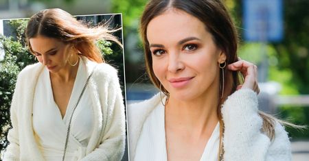 Cała w bieli Ania Wendizkowska czaruje nogą. Odważne rozcięcie wyeksponowało to, co najlepsze