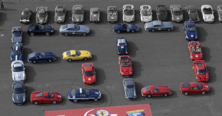 Ferrari parada