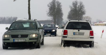 Odszkodowanie za uszkodzenie samochodu na nieodśnieżonej drodze