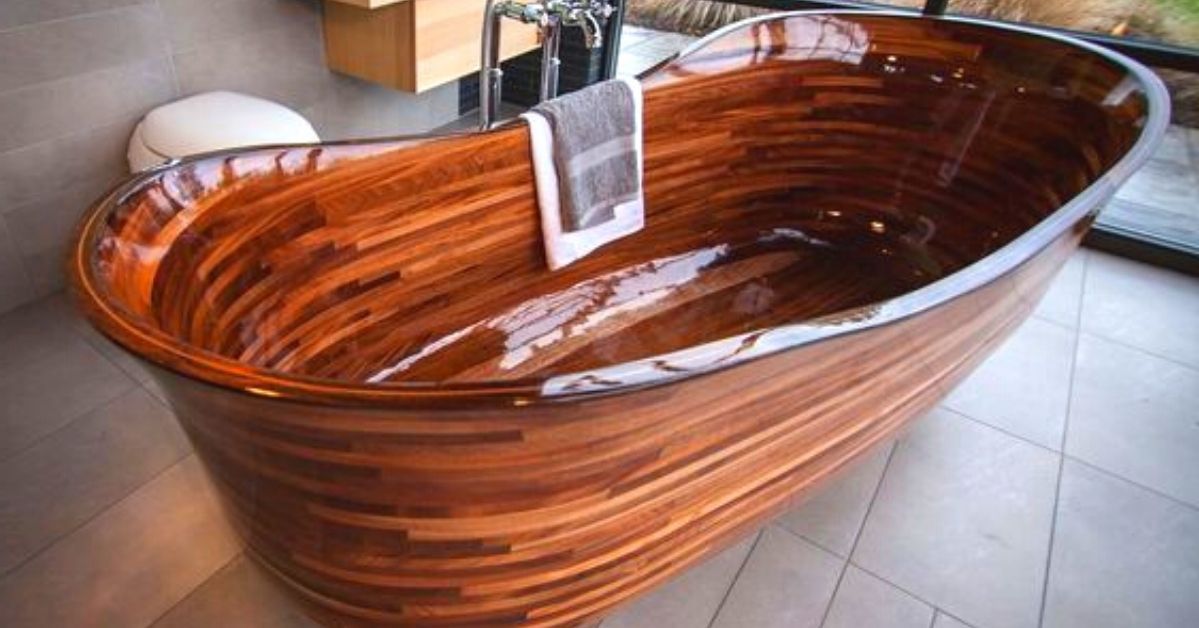 An Ex-shipwright Creates Bathtubs That Look like Massive Bowls. This Is What You Call 'Bathroom Art'!