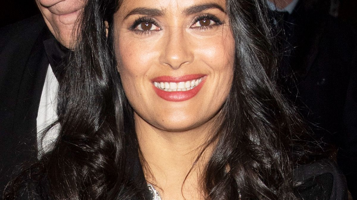 Salma Hayek skończyła 52 lata, a wygląda na 40. Nawet z siwymi włosami jej do twarzy