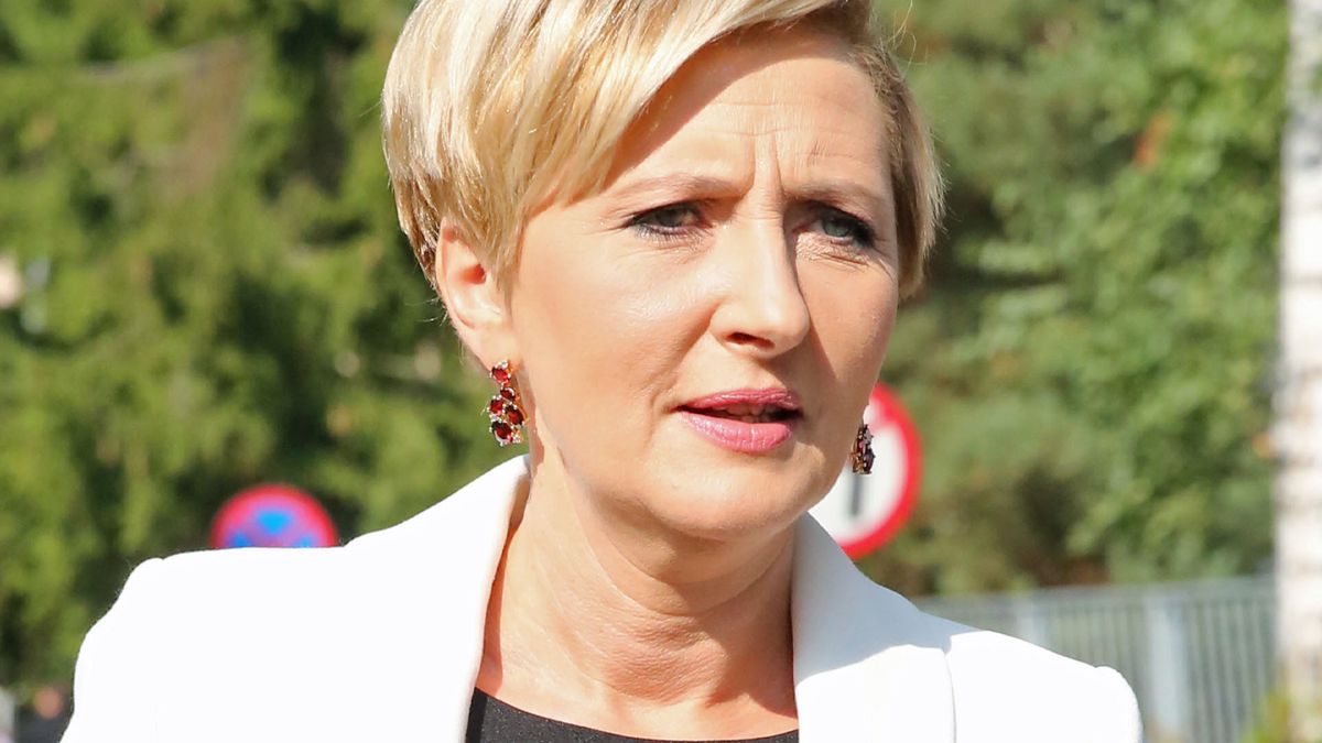 Agata Duda przyłapana na zakupach z torebką ze znanej sieciówki. Wiemy, ile za nią zapłaciła. Celebrytki złapałyby się za głowę