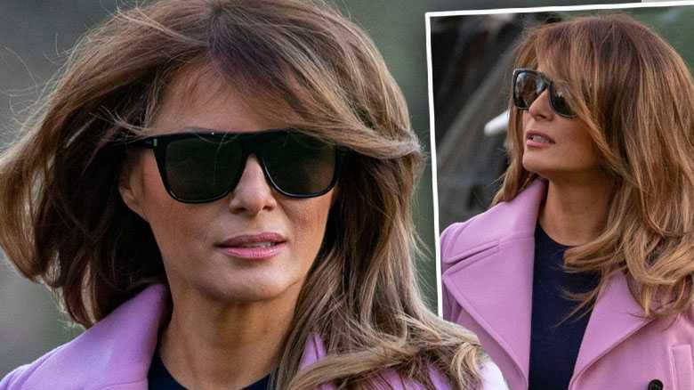Melania Trump w stylowej marynarce wysiada z samolotu