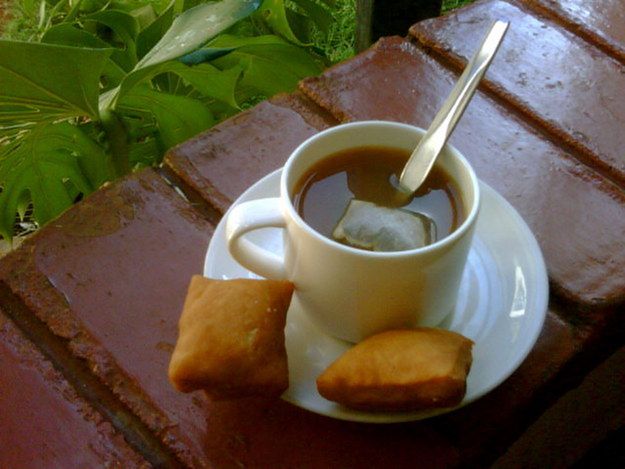 Prosta czarna herbata, której produkcja odbywa się w kraju.