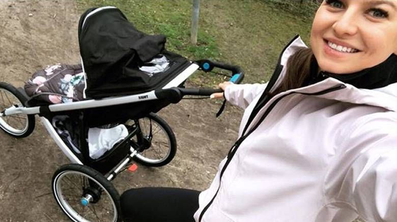 Anna Lewandowska biega z wózkiem
