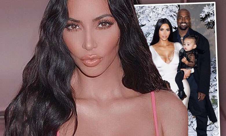 Świąteczna rodzinna sesja Kim Kardashian wywołała burzę w sieci! Poszło o North West!