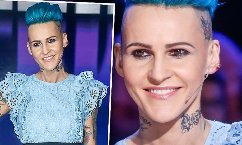 Cukierkowa Agnieszka Chylińska w dziewczęcej sukience brylowała w "Mam Talent"! Pokazała wszystkie nowe tatuaże oraz zgrabne nogi!
