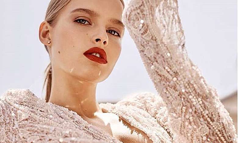 Karolina Pisarek zmy�ła makijaż i wygląda jak najsłynniejsza Miss Świata!