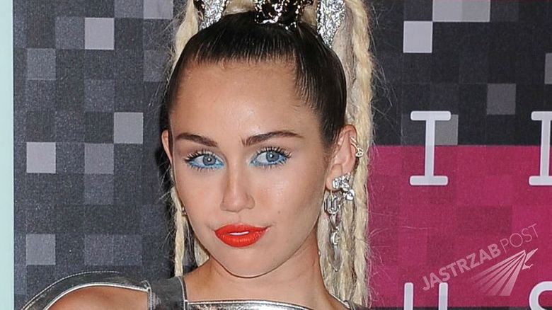 Półnaga Miley Cyrus podczas MTV Music Awards 2015