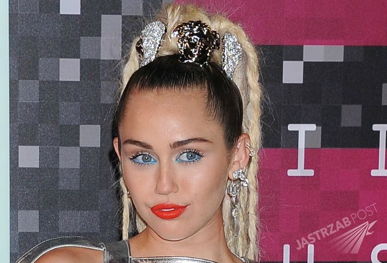 Półnaga Miley Cyrus podczas MTV Music Awards 2015