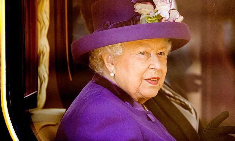 Królowa Elżbieta II rwie włosy z głowy. Kolejna wnuczka daje jej popalić!