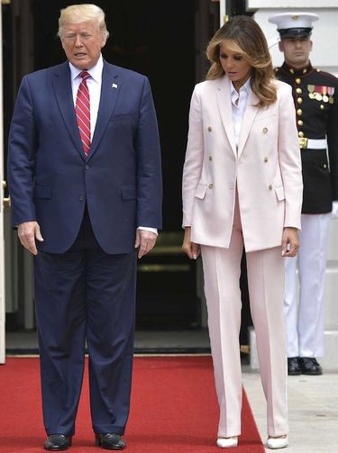 Melania Trump i Donald Trump przed Białym Domem
