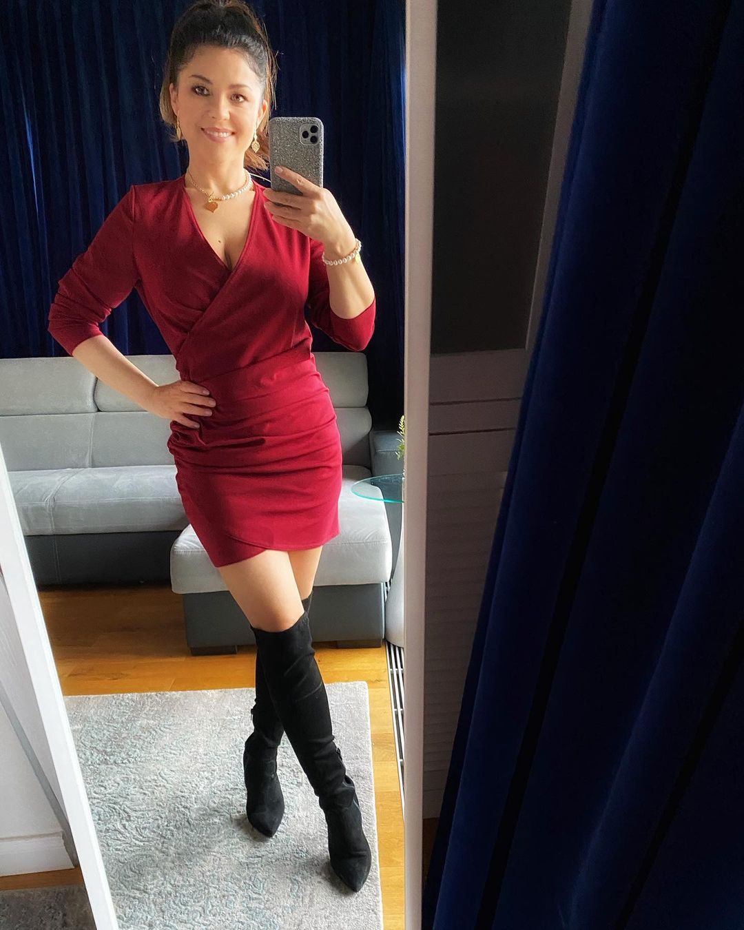 Kasia Cichopek w czerwonej mini