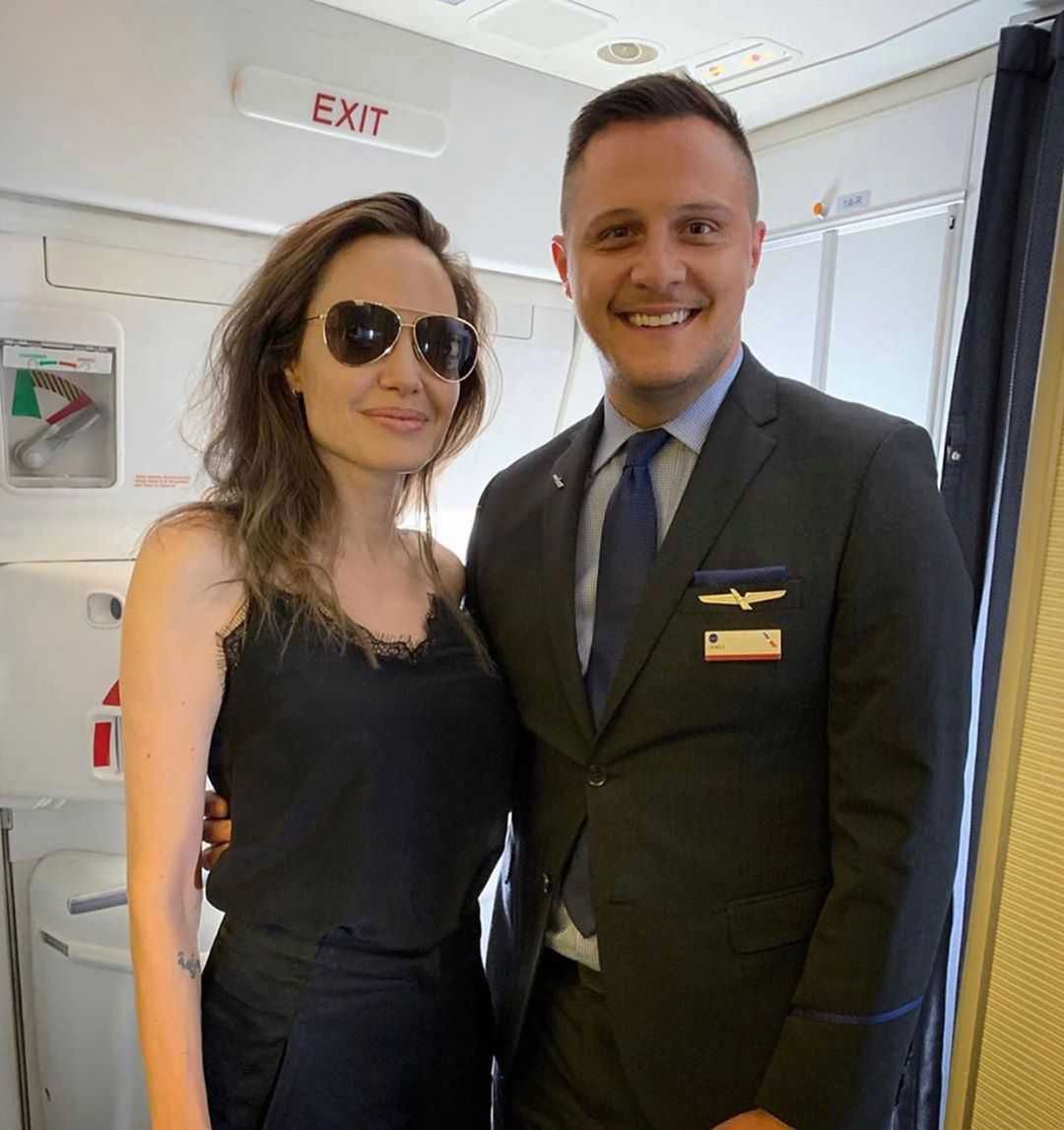 Angelina Jolie przyłapana na pokładzie linii American Airlines