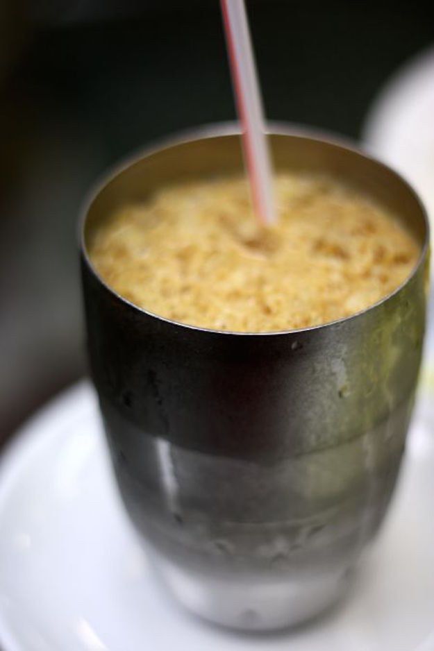 Mrożona czarna herbata z mlekiem.