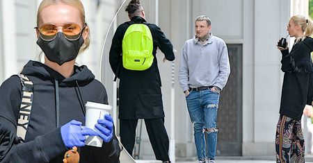 Agnieszka Woźniak-Starak na szybkiej kawie z kolegami z pracy. Fani dopatrzyli się luksusowej biżuterii